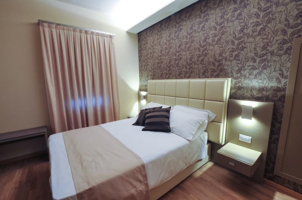 Hotel Dori Peschiera del Garda Habitación foto