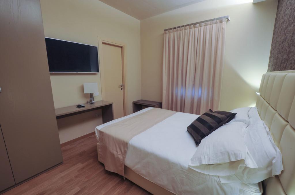 Hotel Dori Peschiera del Garda Habitación foto