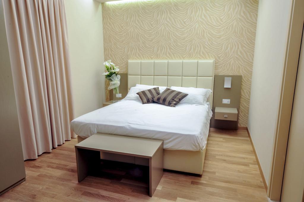 Hotel Dori Peschiera del Garda Habitación foto