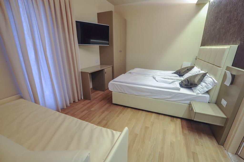 Hotel Dori Peschiera del Garda Habitación foto