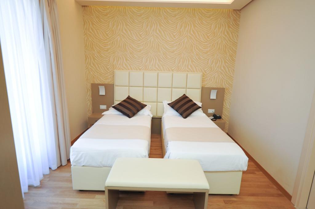 Hotel Dori Peschiera del Garda Habitación foto