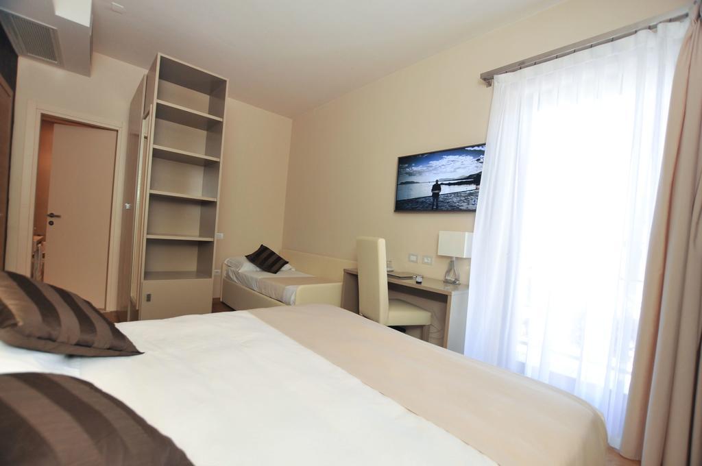 Hotel Dori Peschiera del Garda Habitación foto